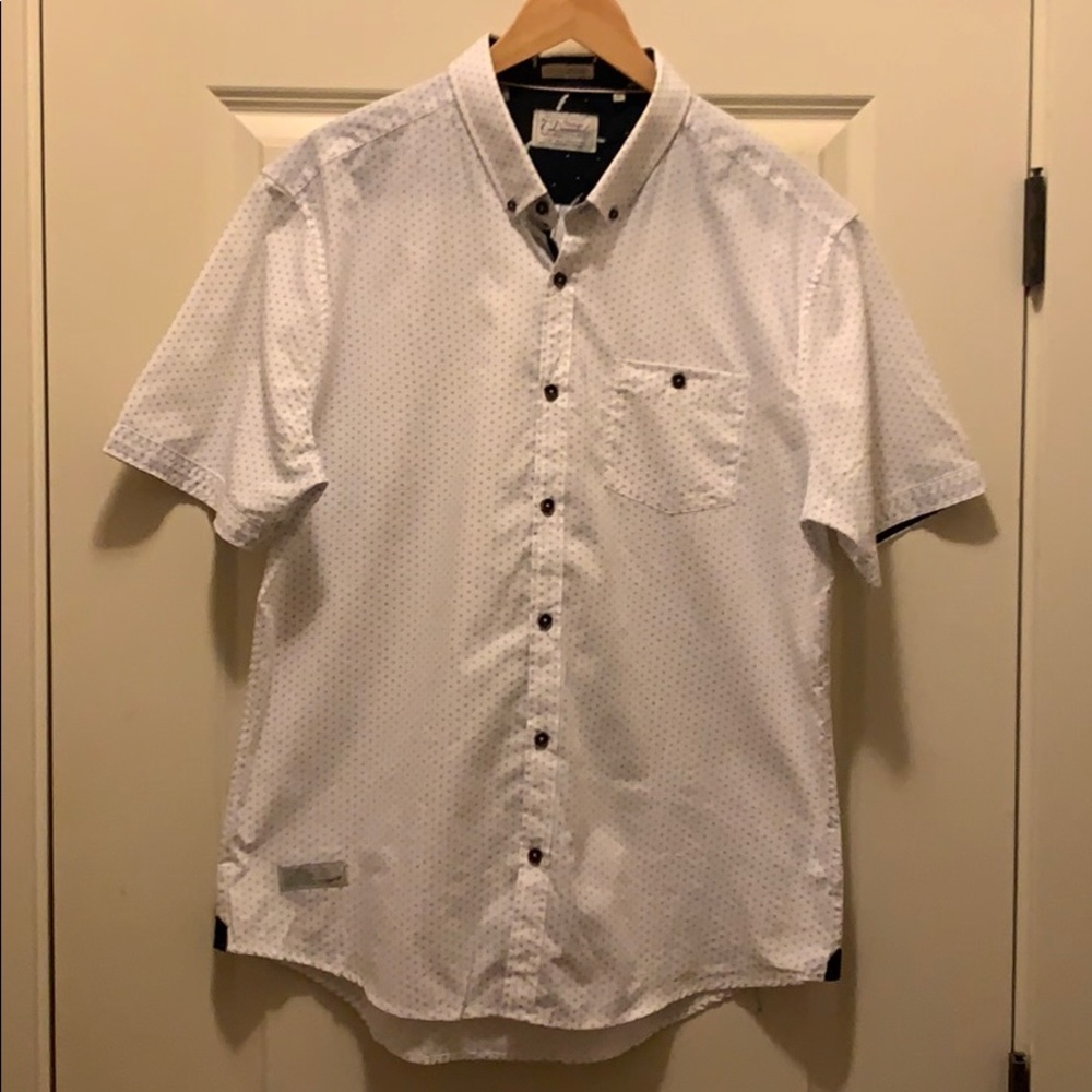 7 diamonds button down shirt size Large
